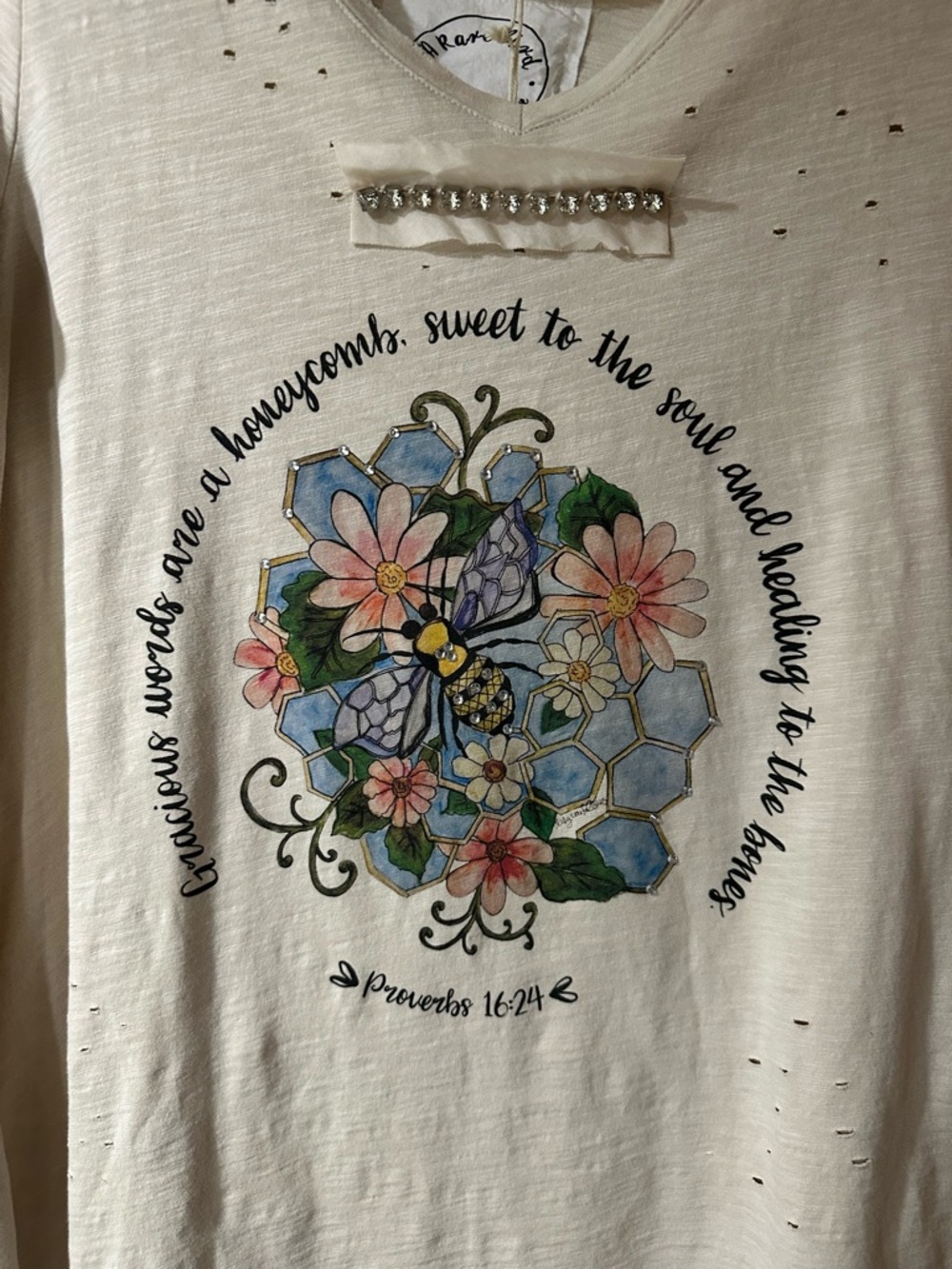 🔥🔥A Rare Bird Tattered Tee: Women's Cream V-Neck Bee & Floral 3/4 length Sleeve